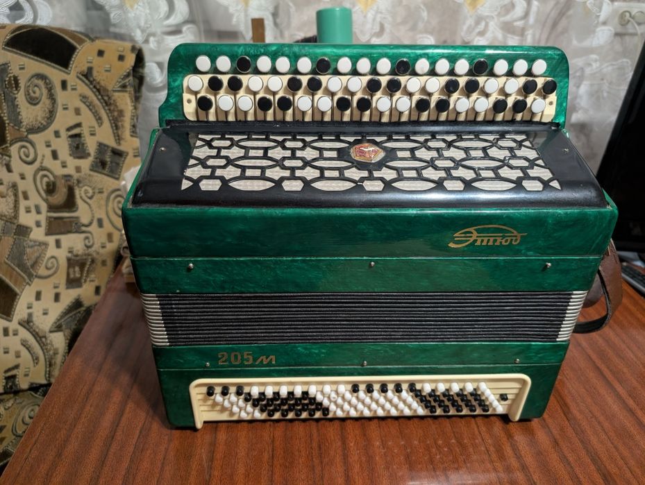 Баян Етюд 205м (в ідеальному стані, фактично новий)