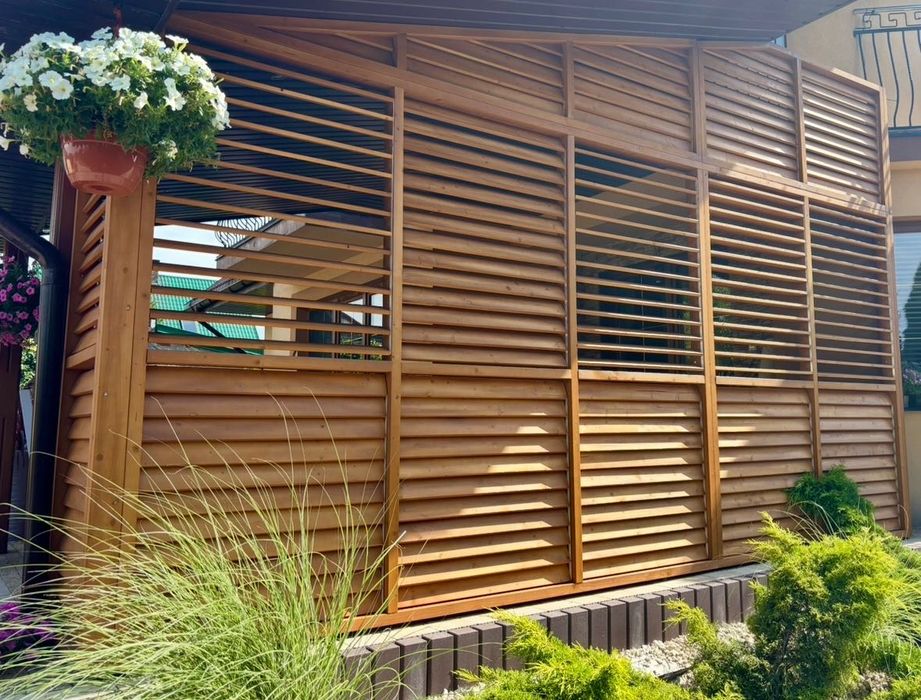 Żaluzje drewniane tarasowe ruchome deseczki zabudowa tarasów i altan