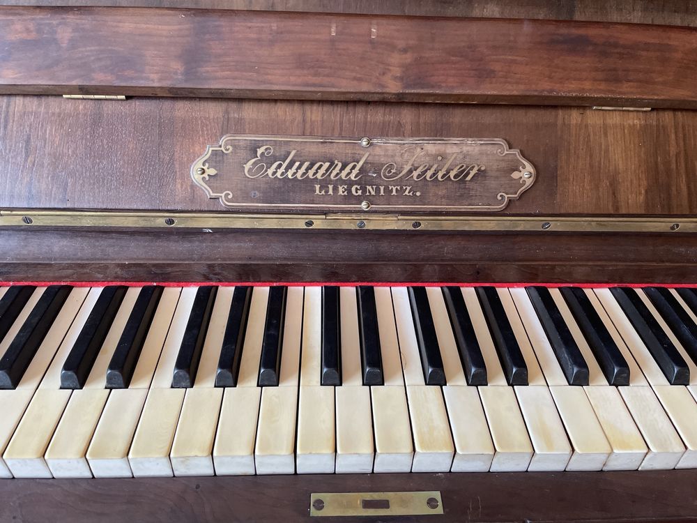 Pianino antyk Edward Seiler
