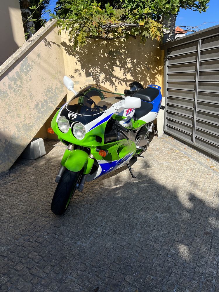 Kawasaki 750 cc ZXR