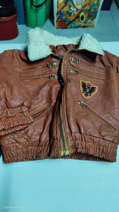 Chapéus casacos e calças