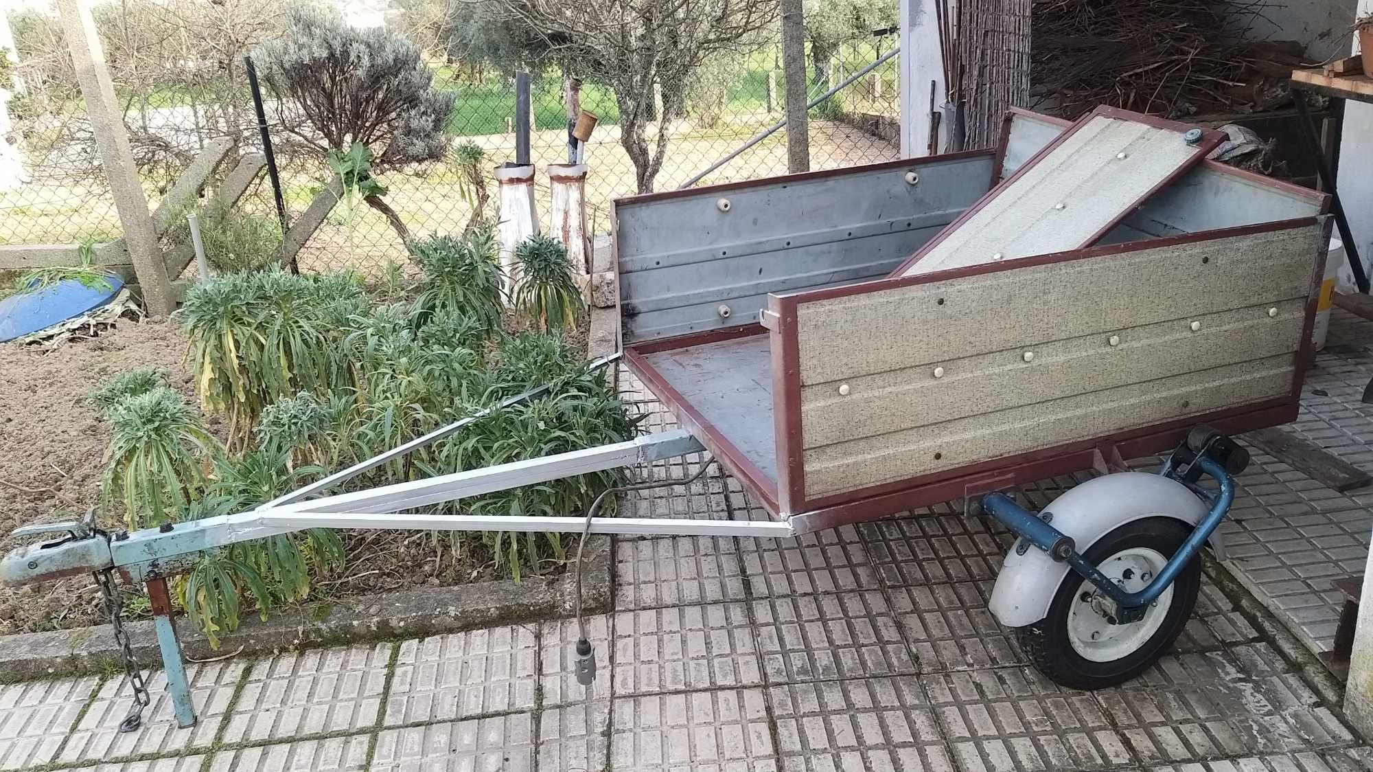 Atreldo de carga em faz de poder traspotar mota