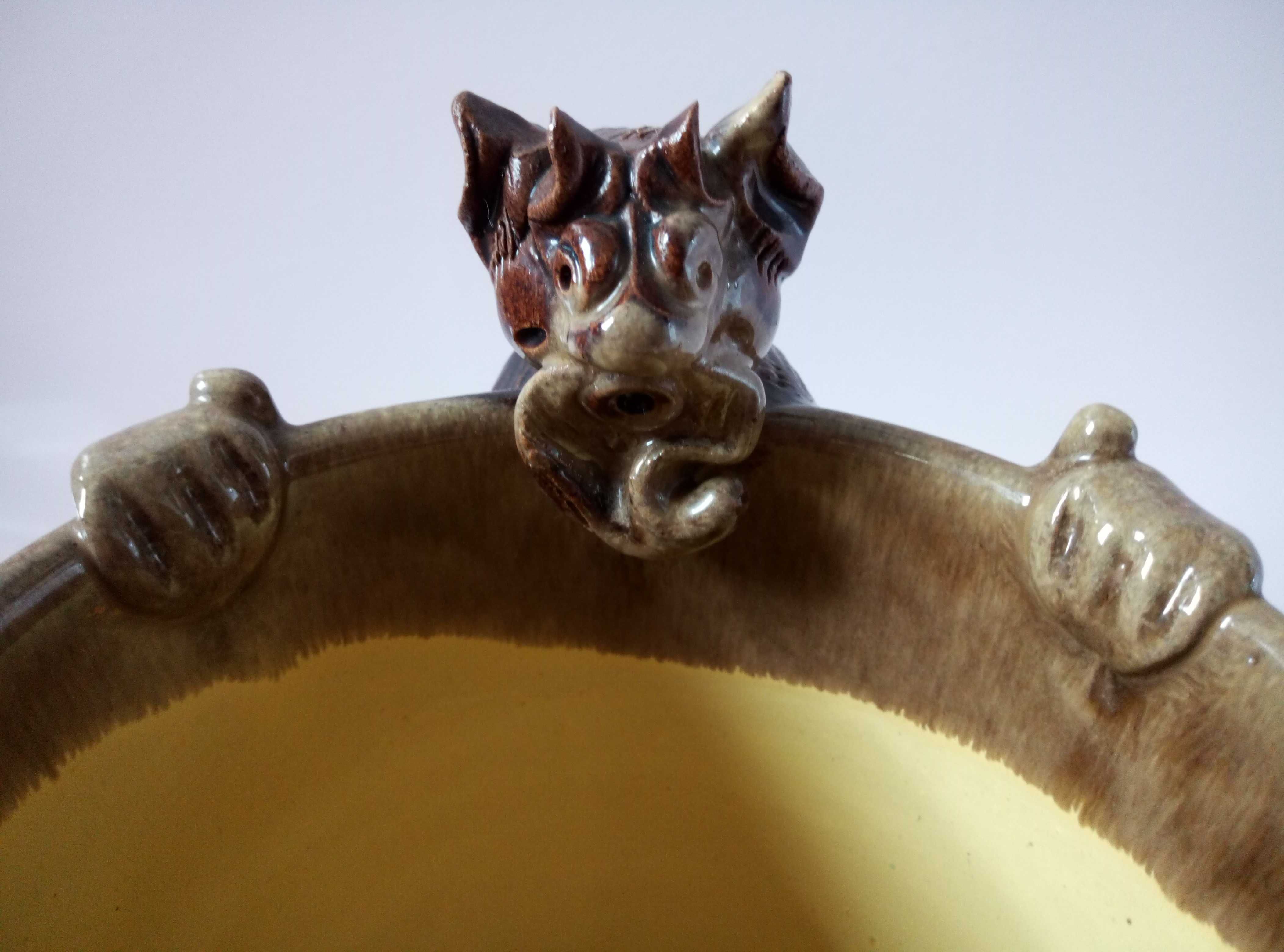Ceramiczny kufel do piwa z diabłem. Pojemność ok. 1 litr - PRL.