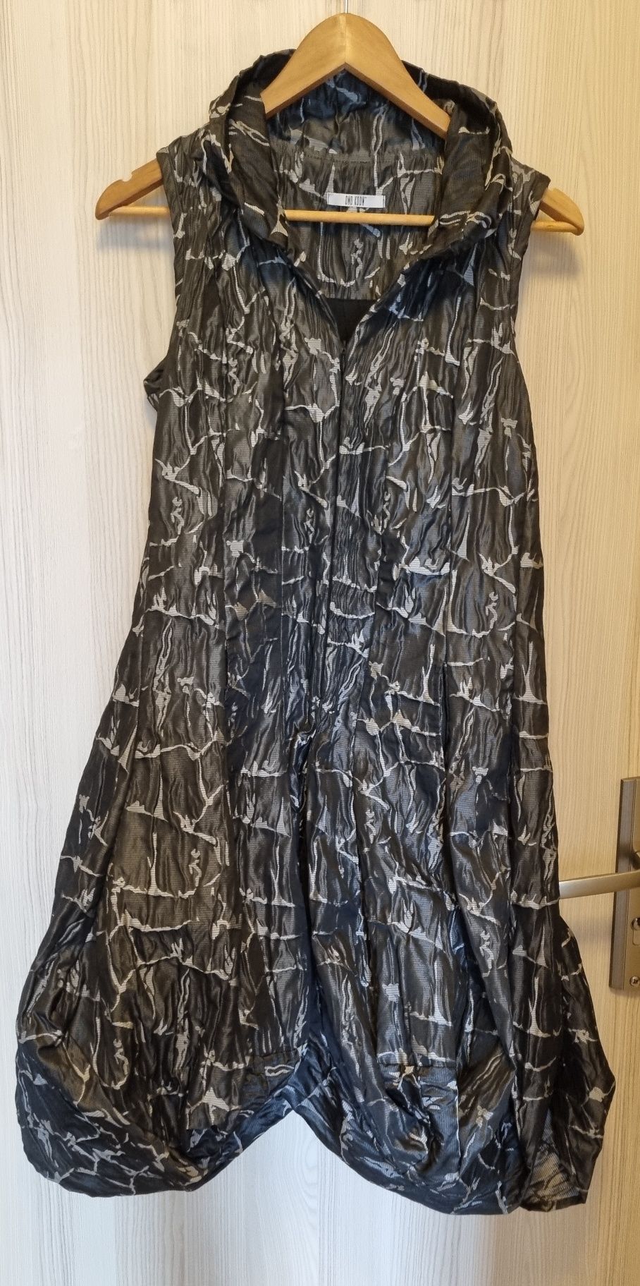 Sukienka koktajlowa. Sukienka biurowa z wiskozy