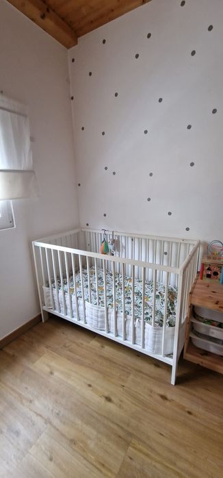 Berço e colchão Ikea