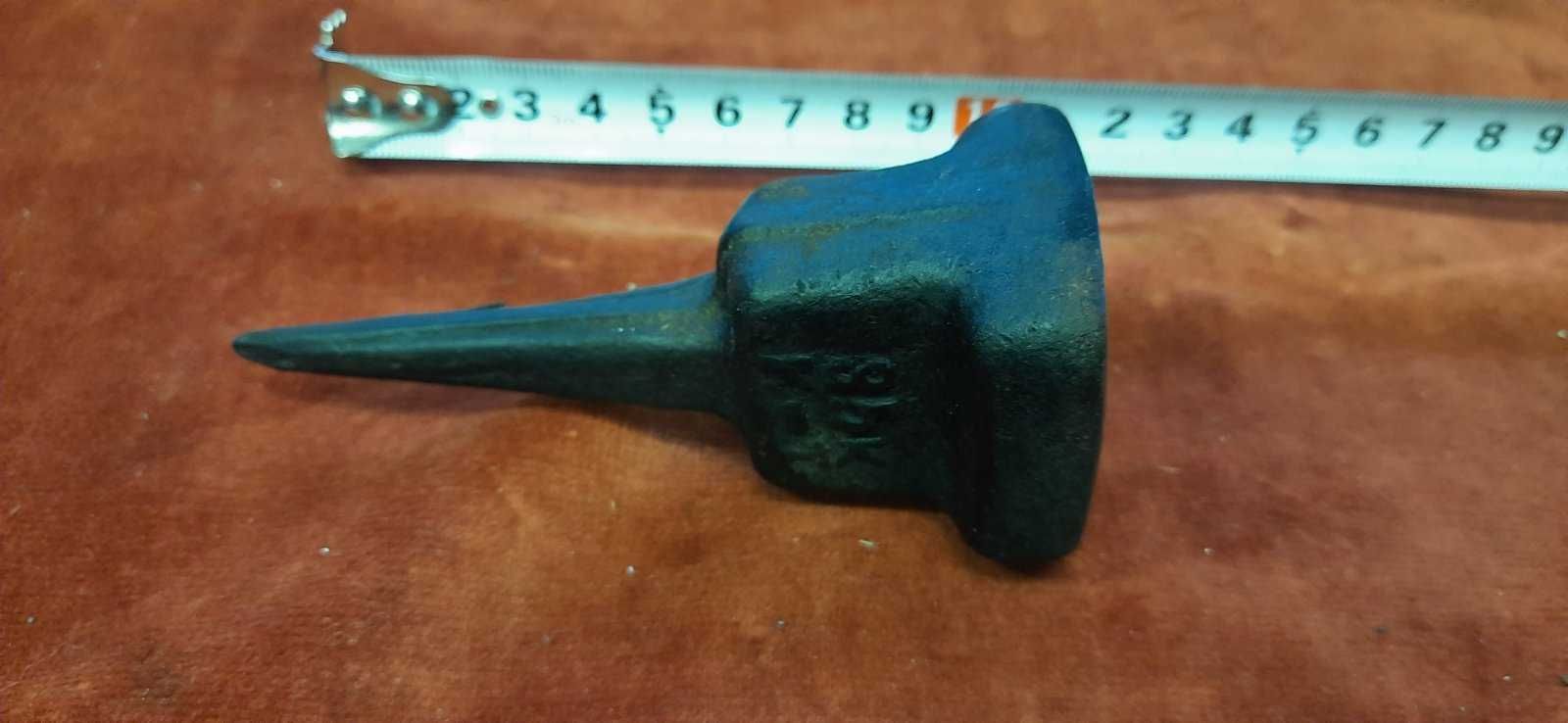 старинный ручной инструмент бабка для клепки косы чугун литье СССР