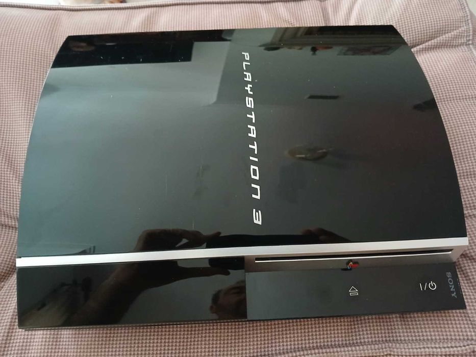 Playstation 3 modelo CECHL04 (p/ peças) + cabos