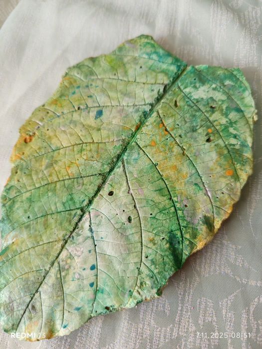 Doniczka ozdobna twarz buzia i liść rękodzieło beton