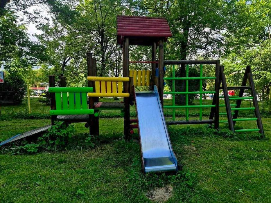 Cały zestaw placu zabaw z certyfikatem,