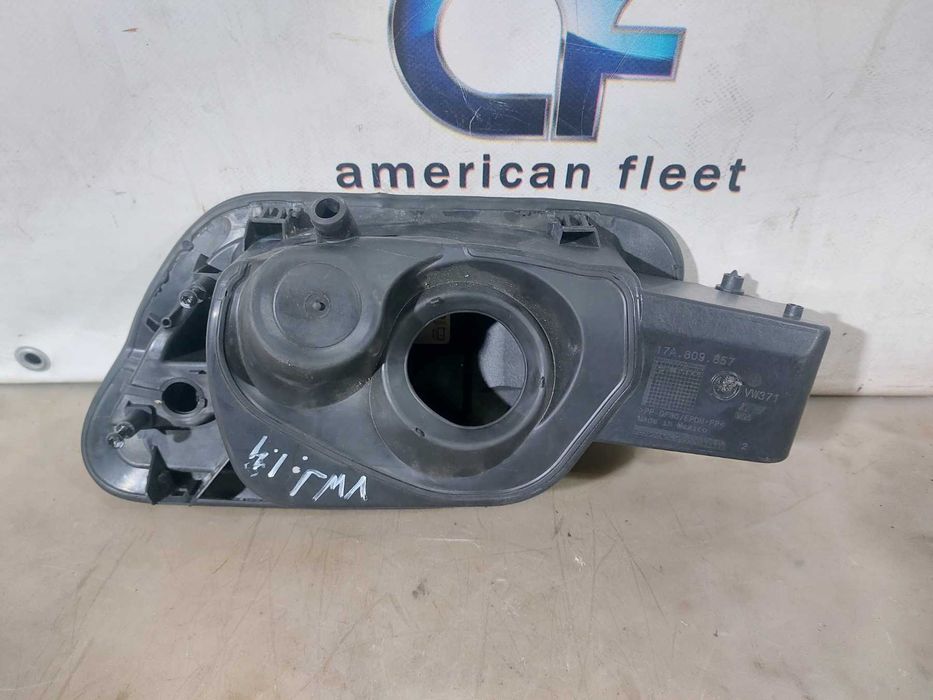 Volkswagen Jetta MK7 19- Лючок бензобака с корпусом / Джетта МК7