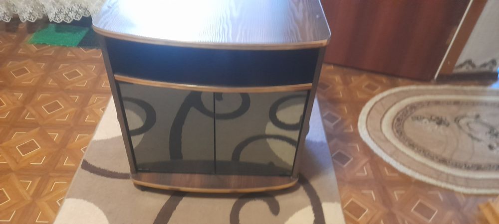 Продаю тумбу под Тв