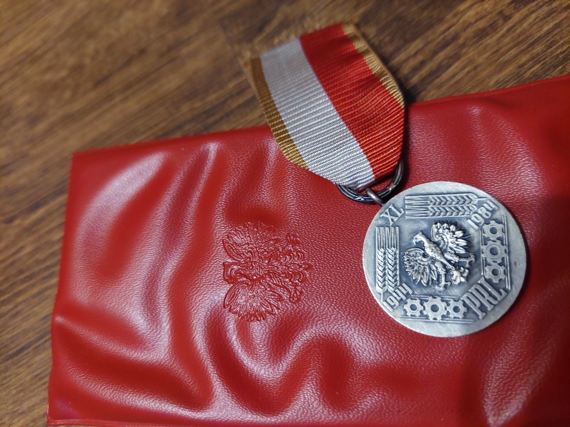 Medal 40 lecia polski ludowej z nadaniem piękny stan jak nowy