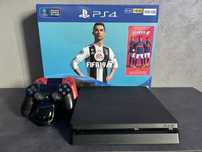 Konsola ps4 slim 500GB + 2 pady + 4 gry