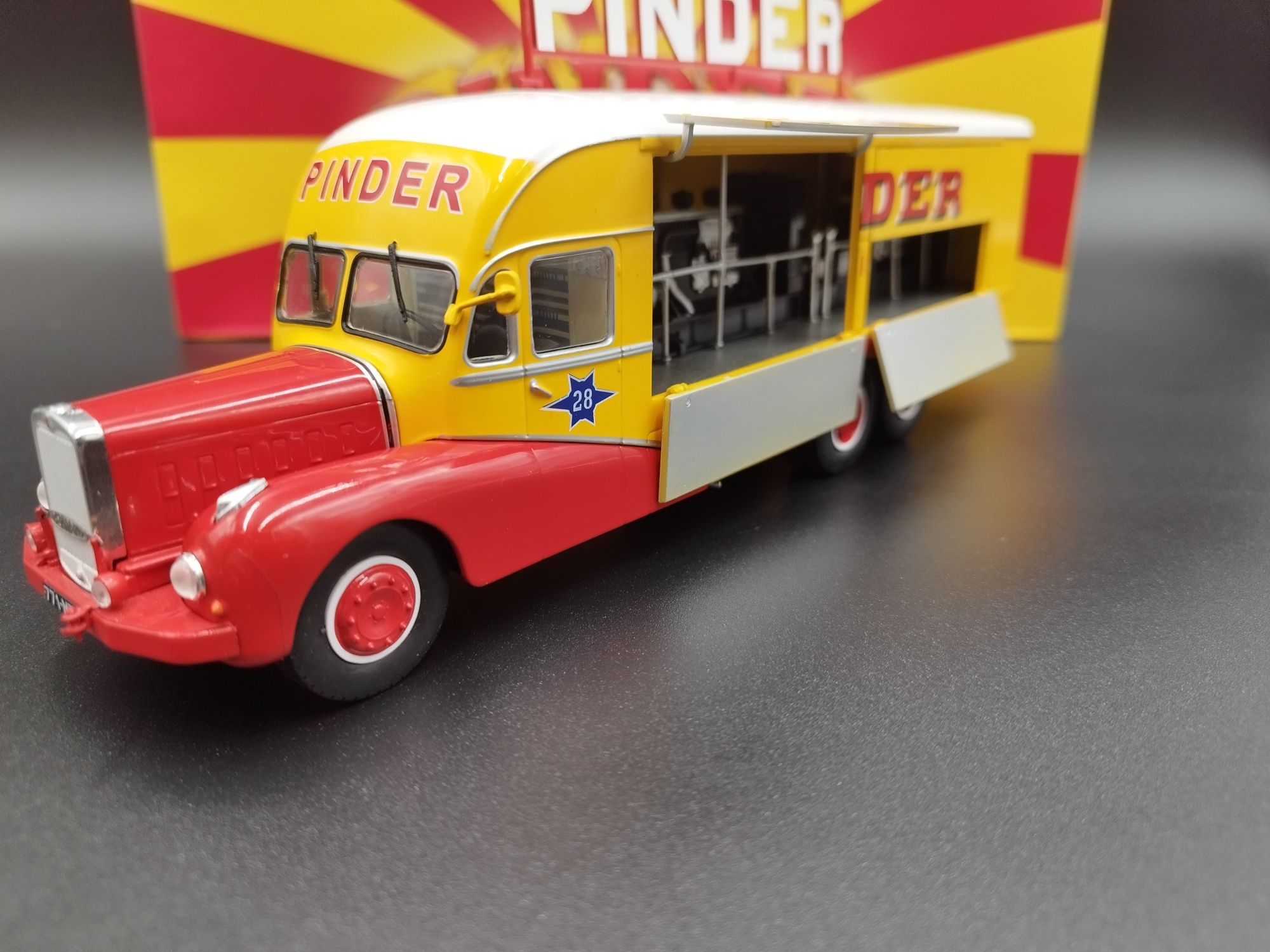 1:43 Direct Collection BERNARD 28 Electrical Truck Pinder circus model