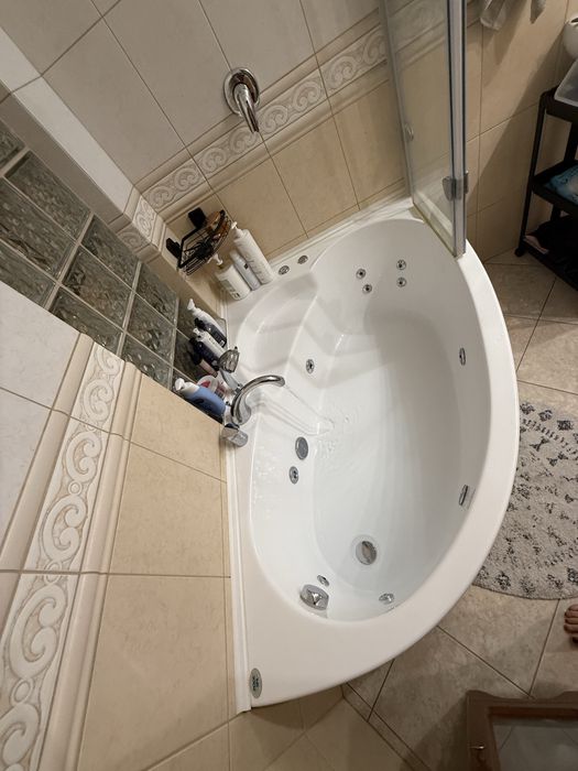 Wanna z hydromasażem, narożna, prawa 150x100 cm.