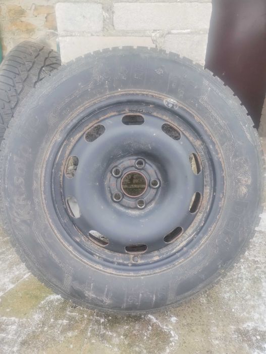 Koła zimowe na felgach stalowych 195/65 R15 rozstaw otworów 5x100