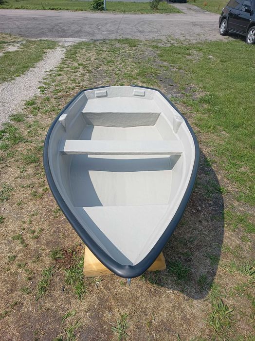 Nowa łódź wiosłowa