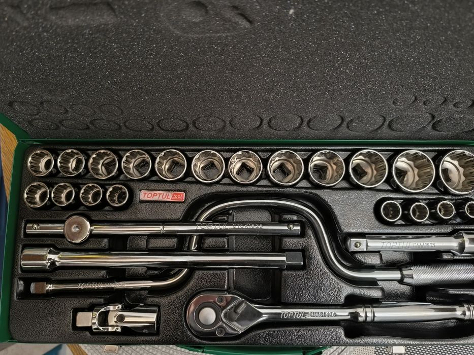 Набор ключей с трещеткой. Инструменты