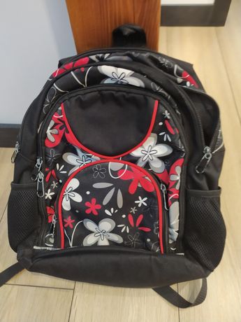 Plecak fajny dla dziewczynki  na ok 4-6 klasa