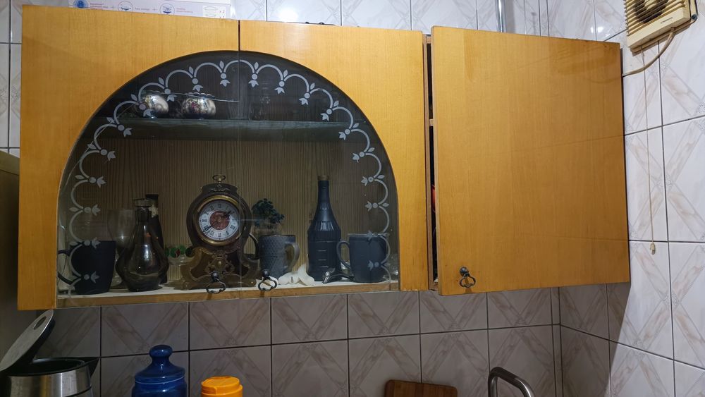 Кухонні шкафи віддам