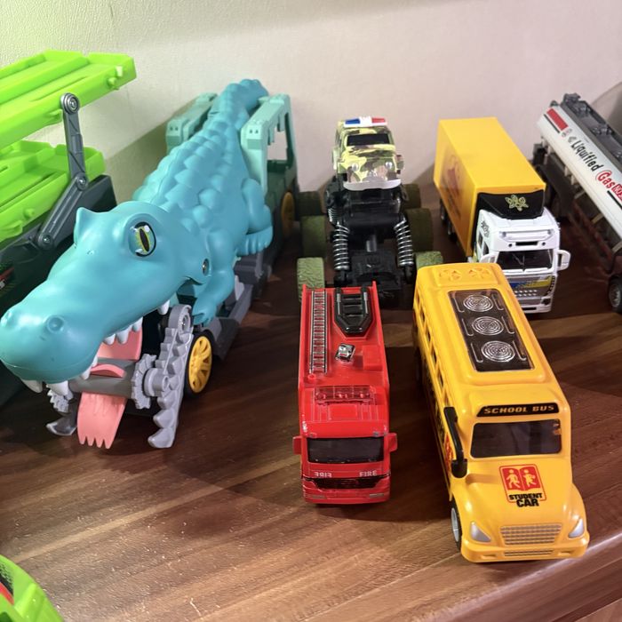 Машинки іграшки бу