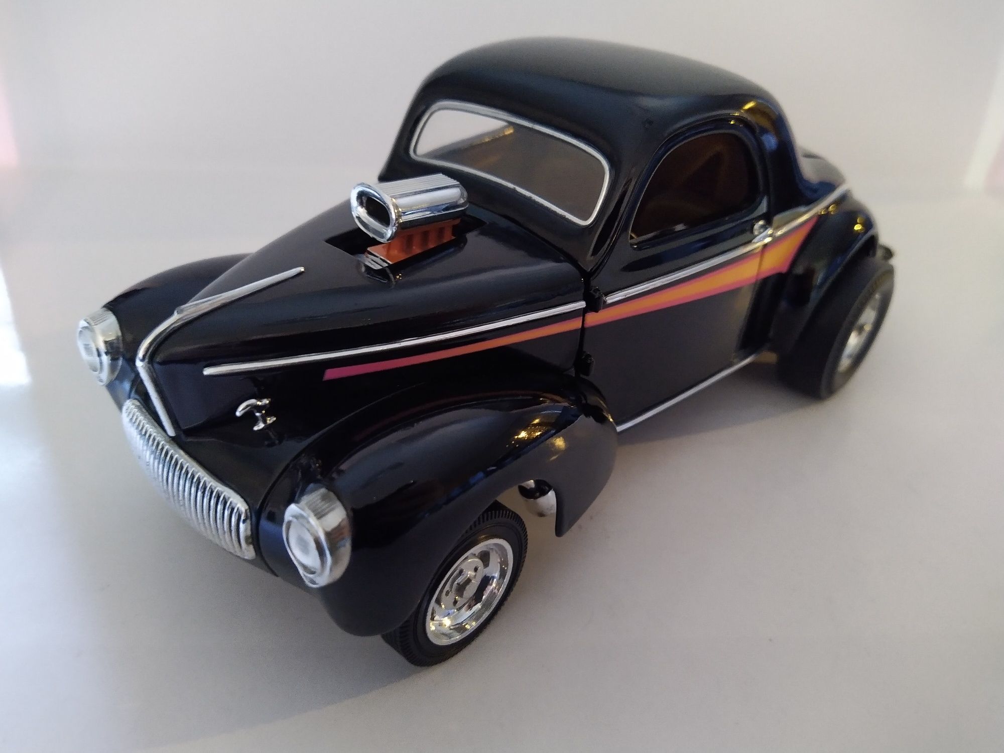 Willys Coupe 1941r Road Legends Skala 1:18