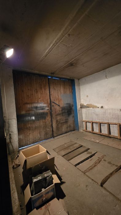 Здається в оренду Гараж-бокс на два авто з ямою, санвузлом і 3ма кімн.