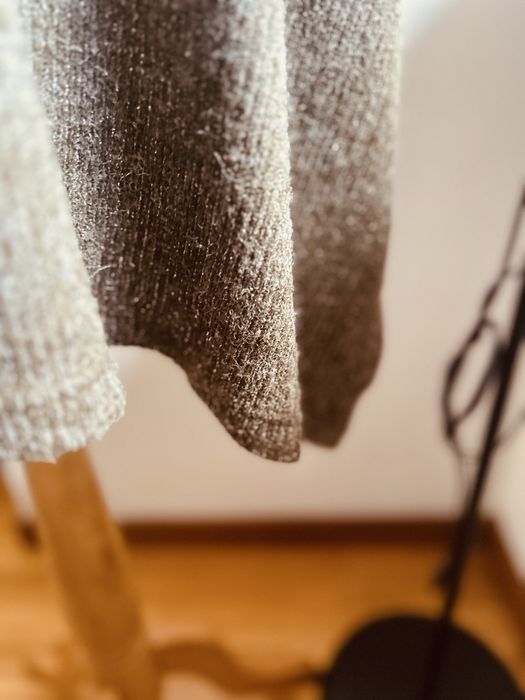 Ponche ou capa em tom verde sem marcas de uso