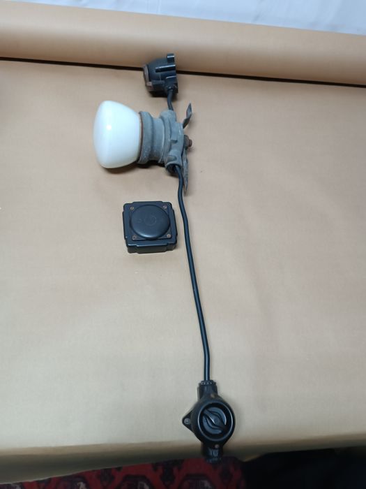 Stara lampa przemysłowa warsztatowa