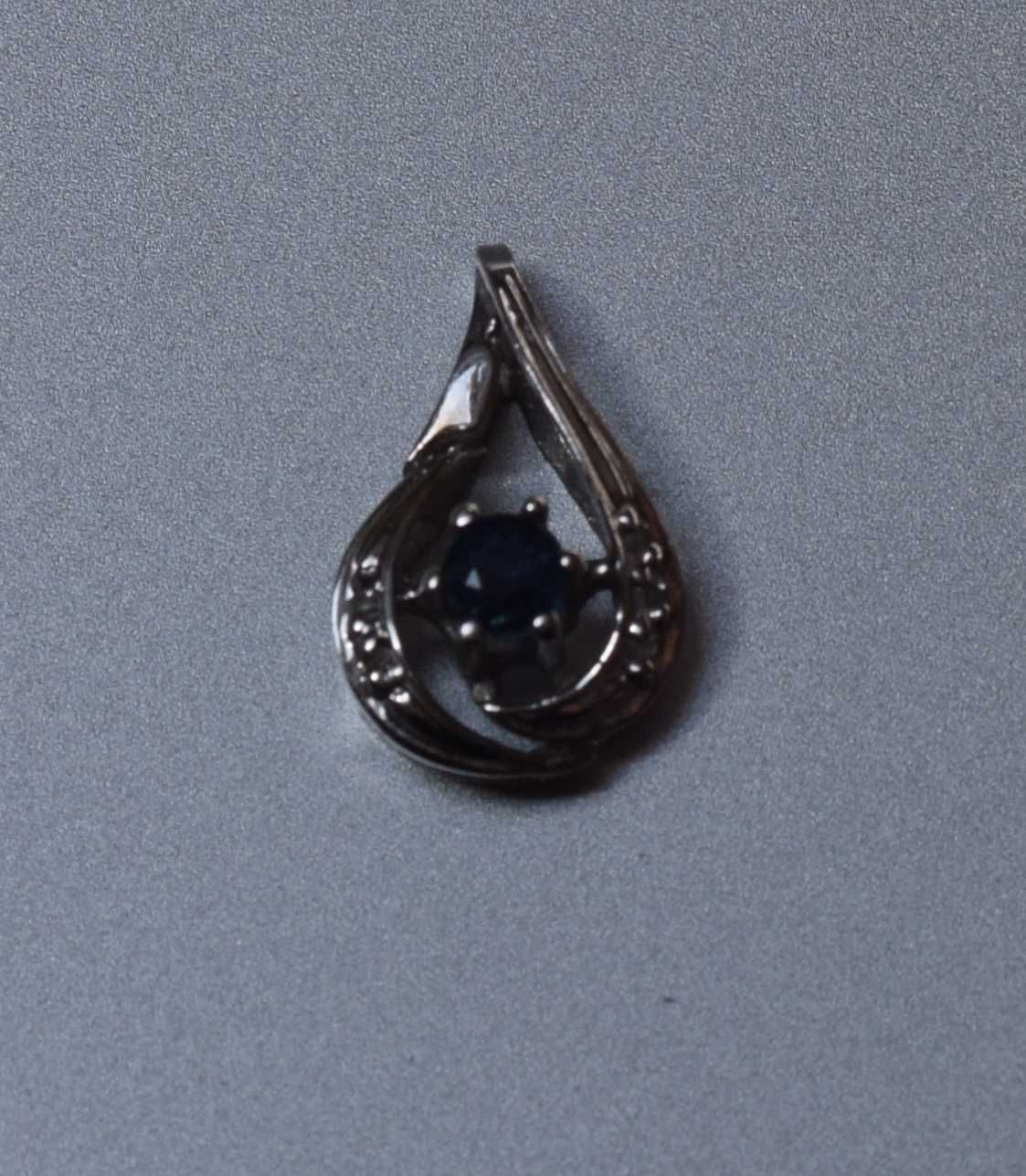 Zawieszka z białego złota 585 z szafirem i diamentami