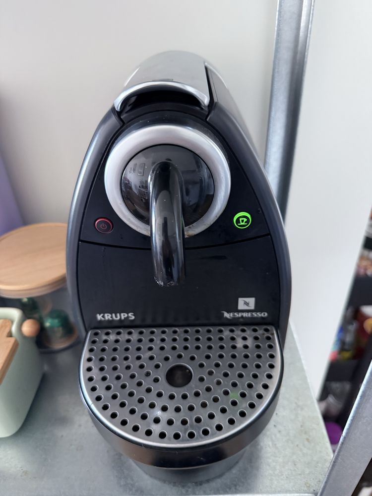 Máquina de café Krups Nespresso preta
