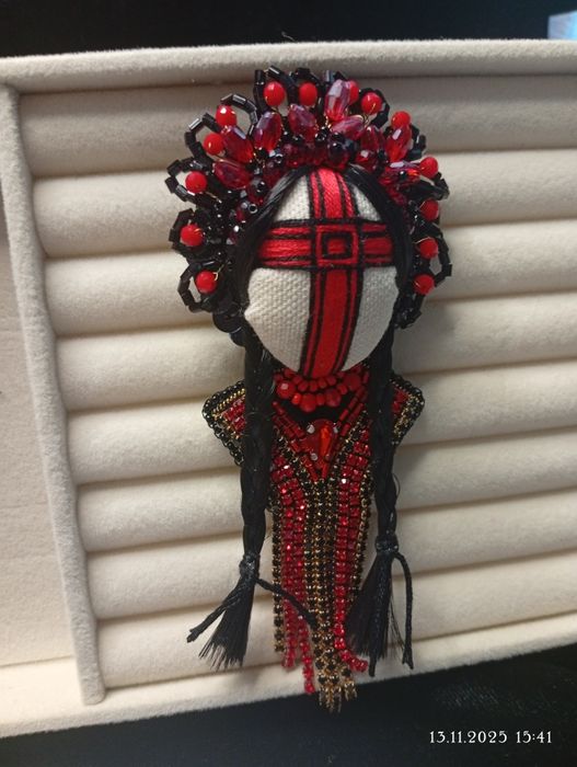 Брошка мотанка ручної роботи.