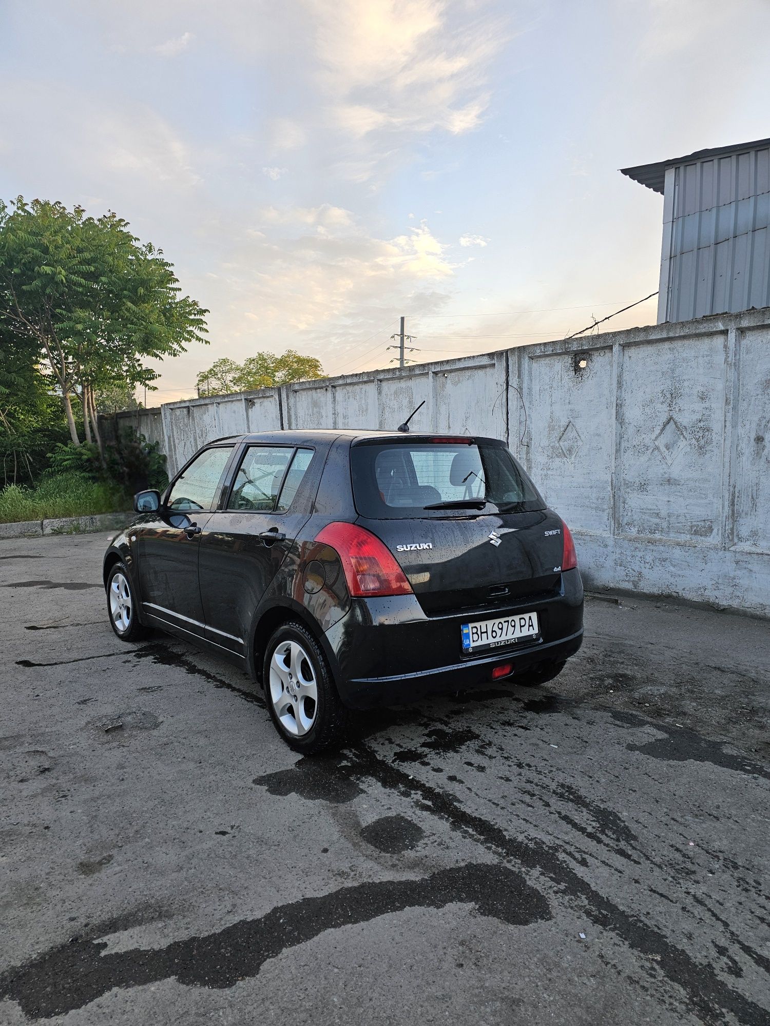 Продам SUZUKI  SWIFT 4×4. Полный привод.