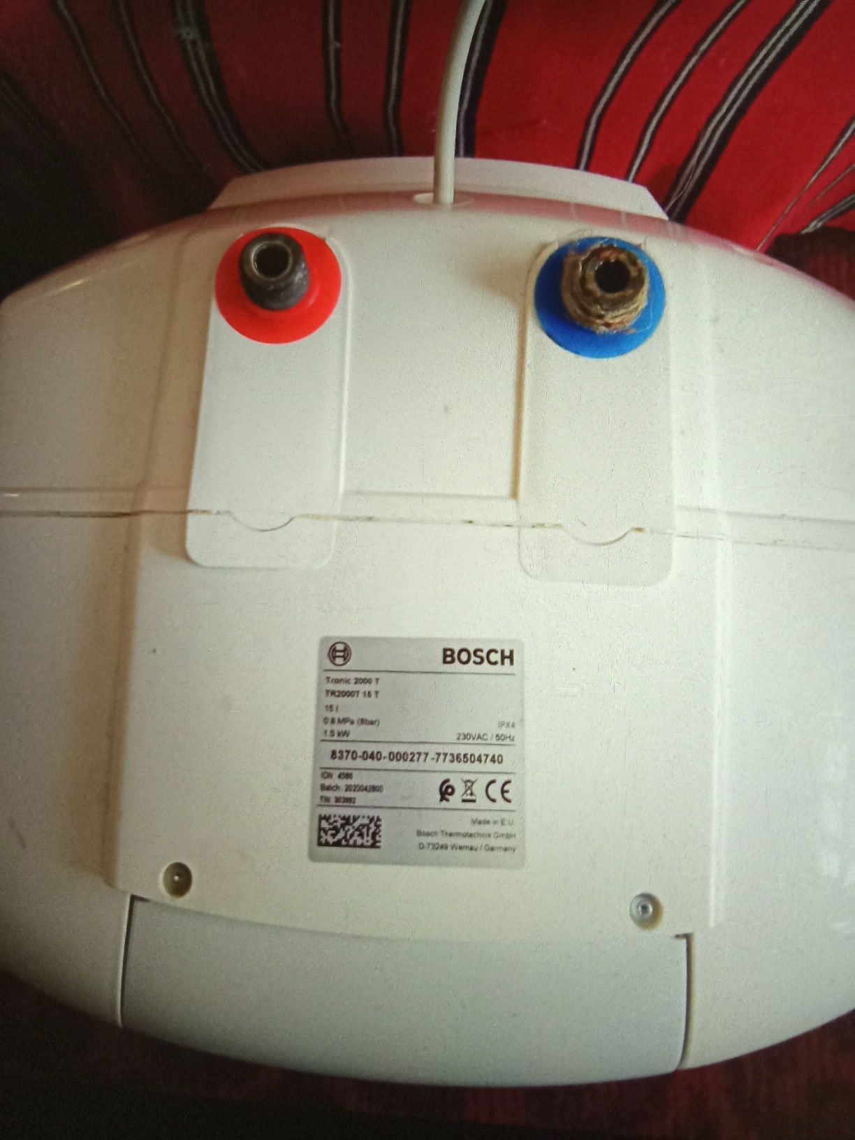 Bosch. Elektryczny podgrzewacz wody Trójnik 2000 T