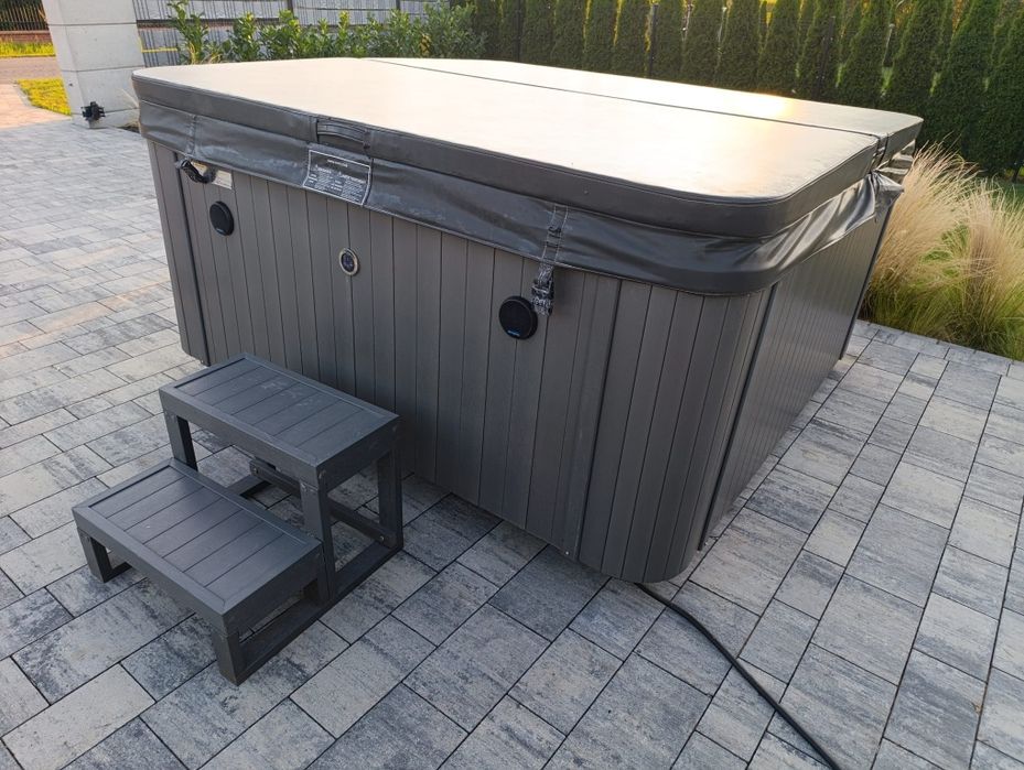 Basen bania jacuzzi blueware spa