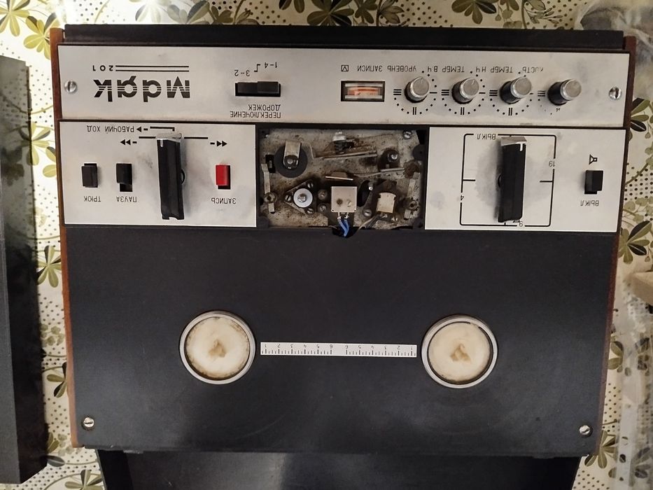 Магнитофон  Маяк 201.