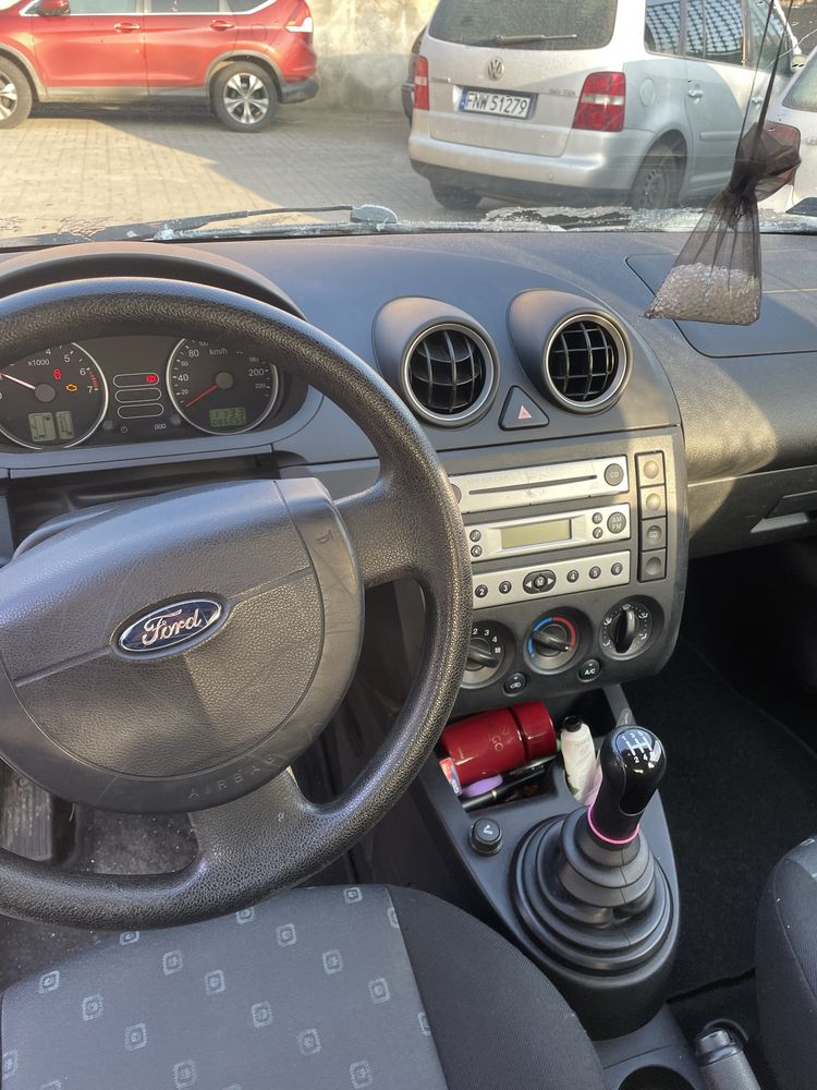 Ford Fiesta MK5 2005r 1.3 Benzyna 70km 88tys km przebiegu Klima ideal