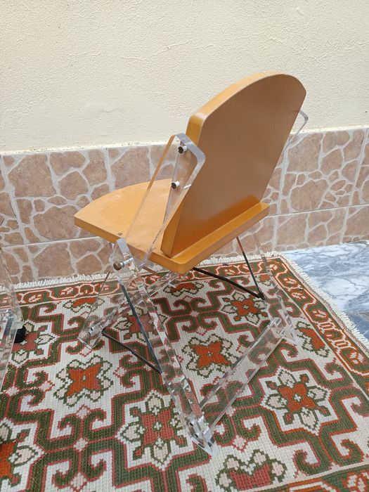 Carrinho de apoio e cadeira dobravel em acrílico