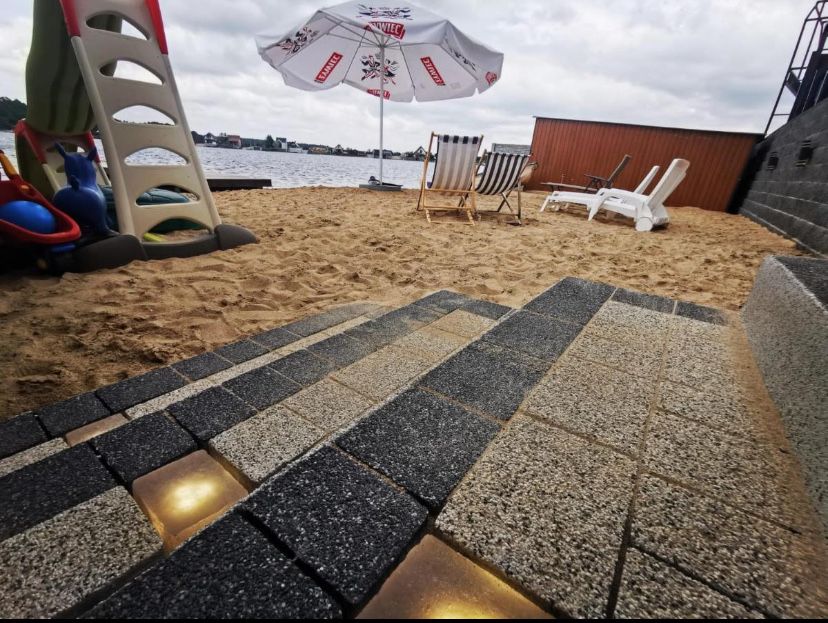 Domek nad jeziorem jacuzzi sauna linia brzegowa prywatna plaza TOP 8os