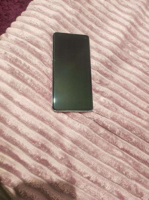 Продам телефон Samsung s10