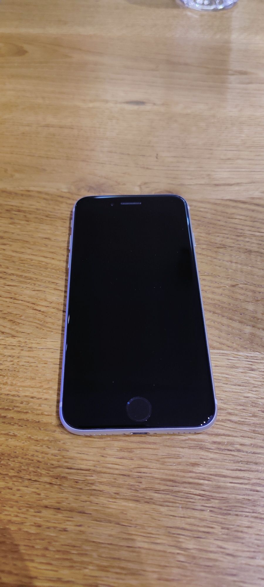 iPhone SE 2020 bez zarysowań