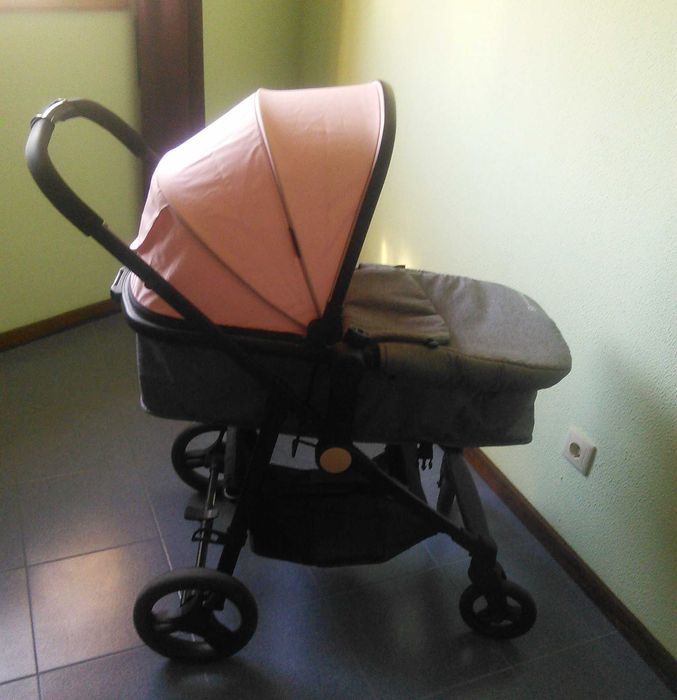 Carro de Bébé Kinderkraft com ovo como novo