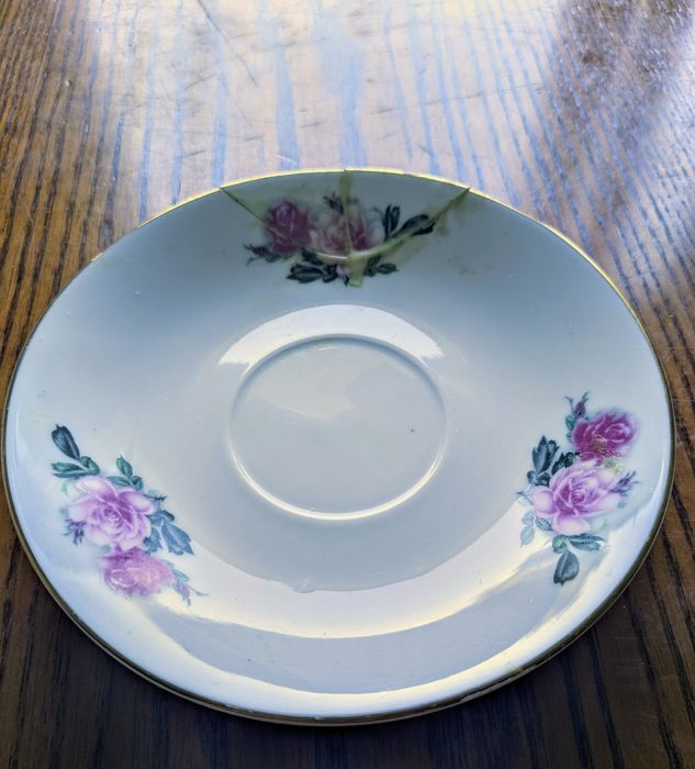 6 porcelanowych filiżanek wraz z podstawkami