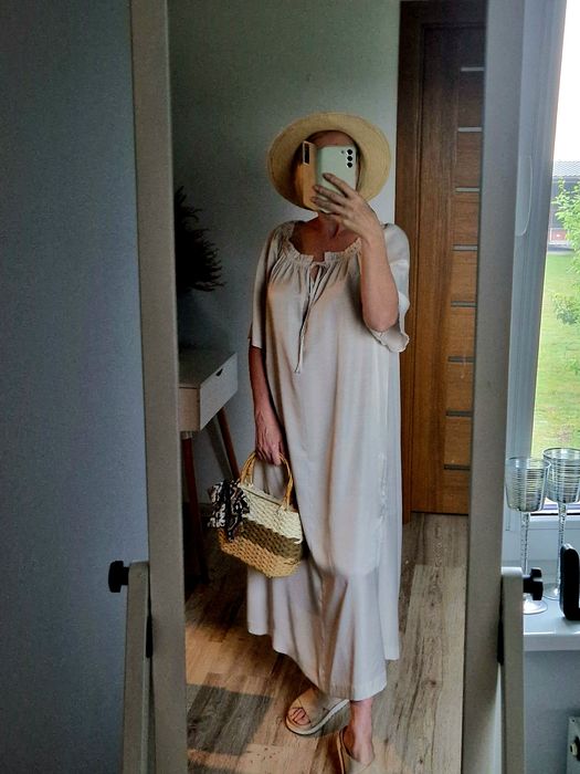 Piękna sukienka jasny beż