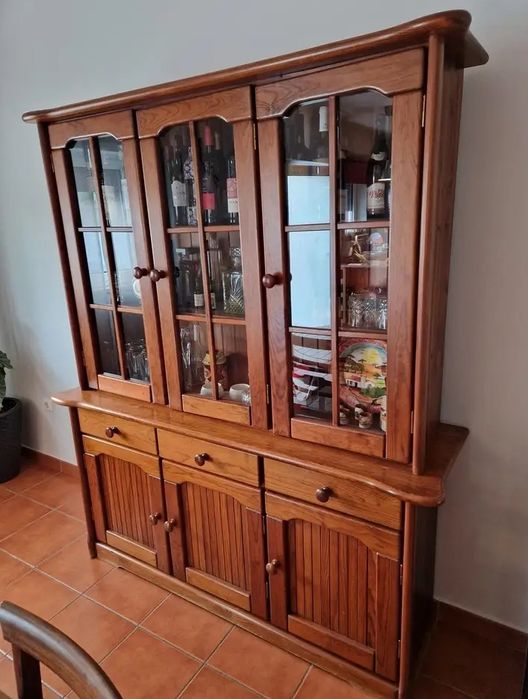 Mesa, cadeiras e Móveis sala