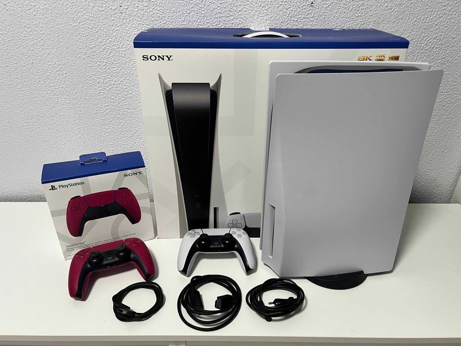 PS5 c/ disco + 2 comandos (Volcanic Red c/ garantia + branco original)