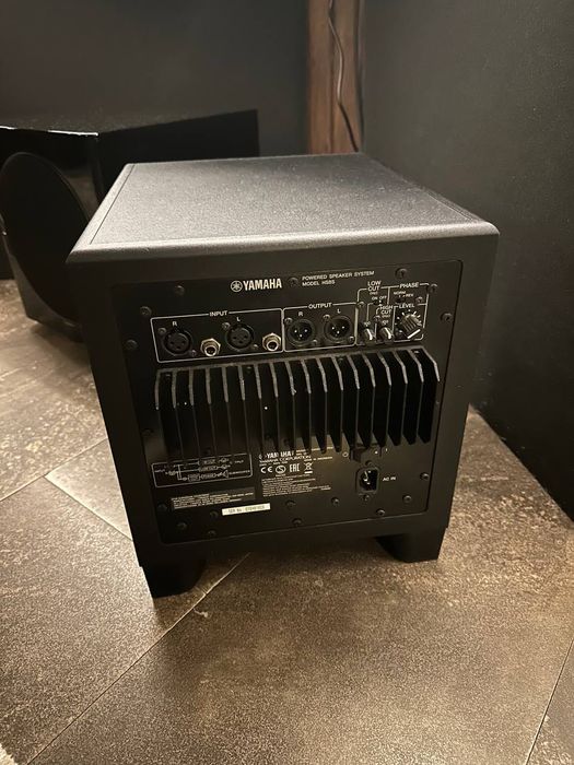 Студійний активний сабвуфер Yamaha HS8S