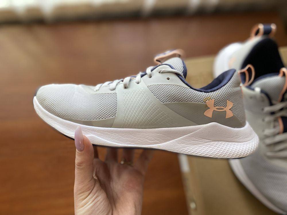 Жіночі спортивні кросівки Under armour 37р