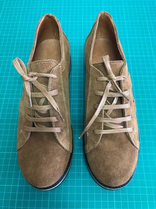 Sapatos de senhora (40), desportivos, em camurça