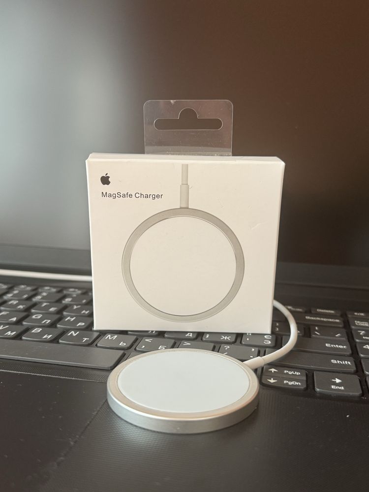 Бездротова зарядка Apple MagSafe